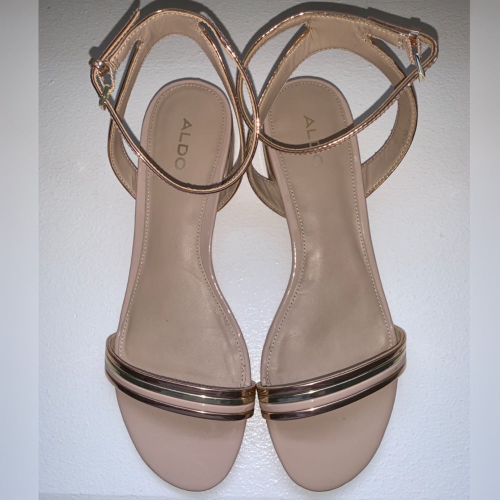 Aldo Gold/Beige Size 9 Sandals